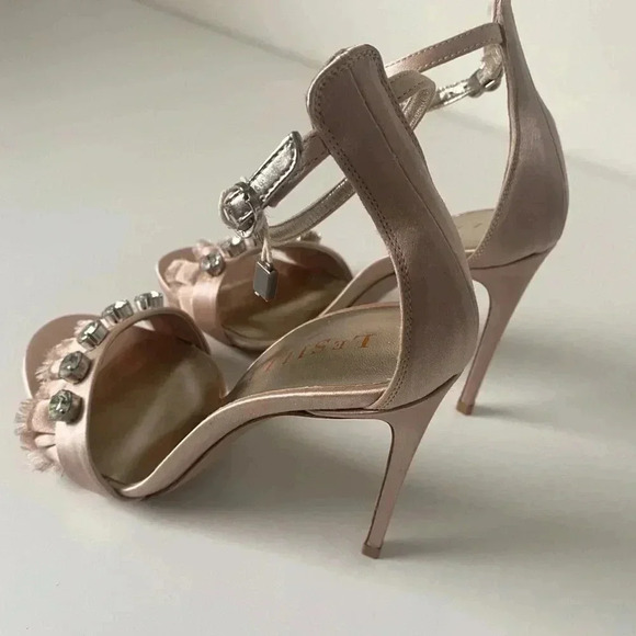 Le Silla Handmade Silk Nude Heels Size 6 NWOT - Picture 3 of 12